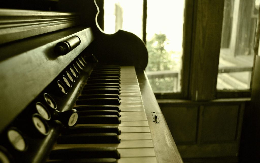 Image of a piano
